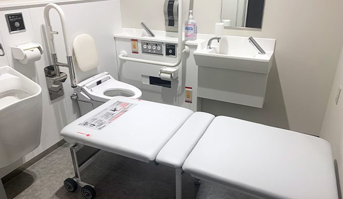 多目的トイレ ユニバーサルシート