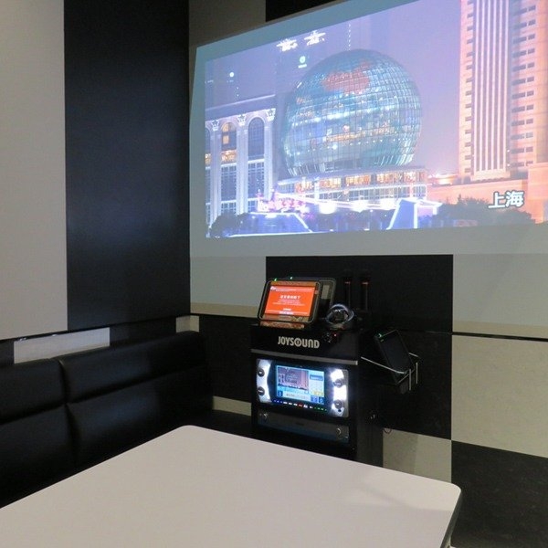 カラオケルーム内観