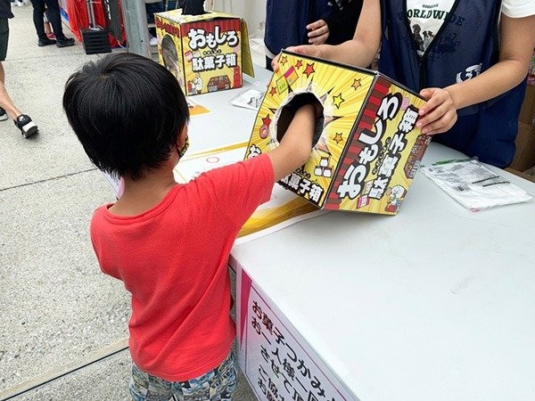 お菓子つかみどり