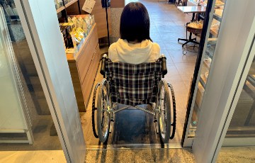 タリーズコーヒー 店内 車椅子でも利用可能です