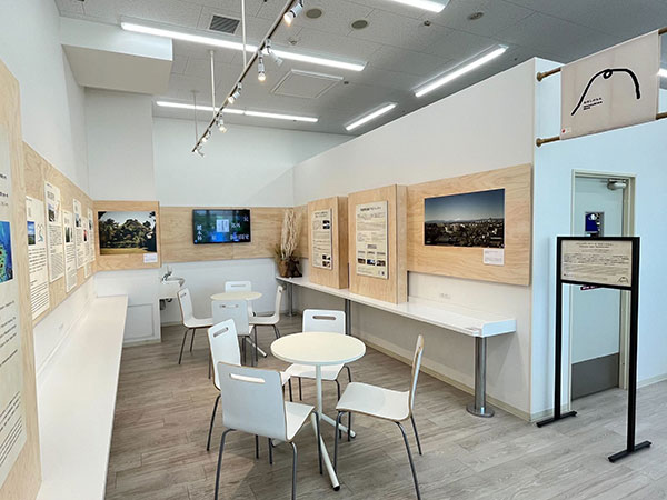 コミュニティスペース「むさしのもん｜Musashino Mon」(本棟３階ファミリーマート内)