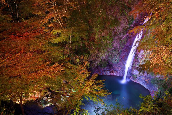 秩父華厳の滝(秩父郡皆野町)