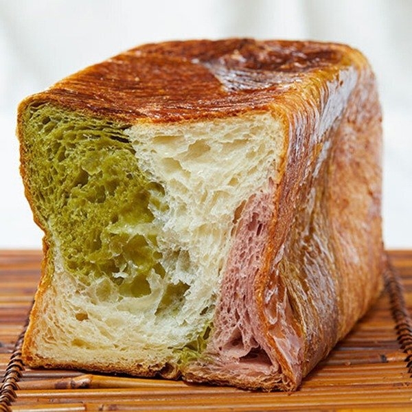 デニッシュ食パン 苺三色