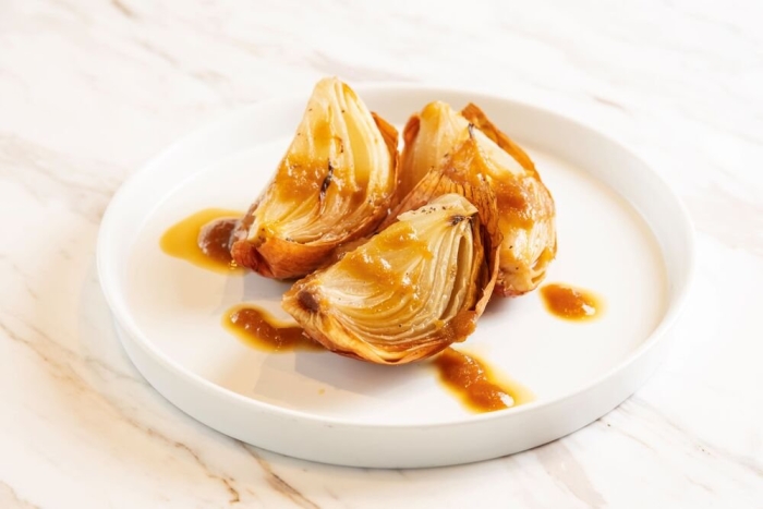 丸ごと玉ねぎのオーブン焼き オニオンバター醤油