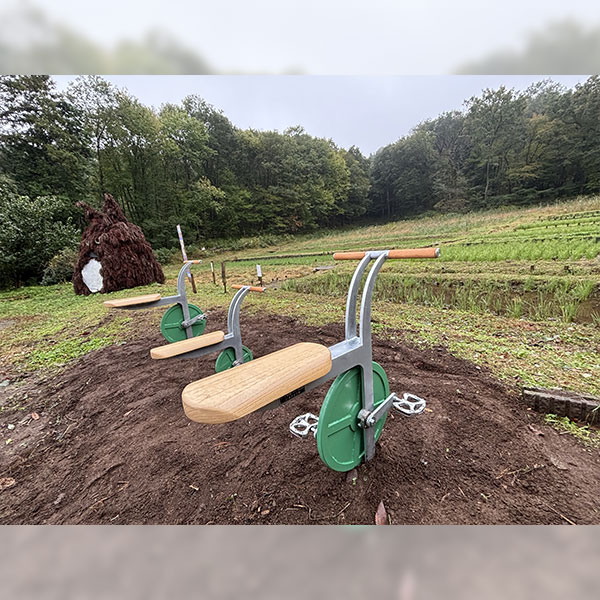 アートベンチ写真展〜「遊べるバイクベンチ」が三ケ島に生まれるまで〜