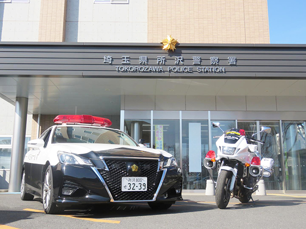 パトカーと白バイ