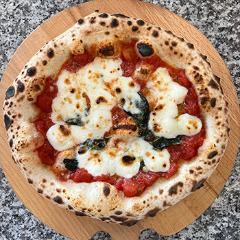 MIKIMANAPIZZA