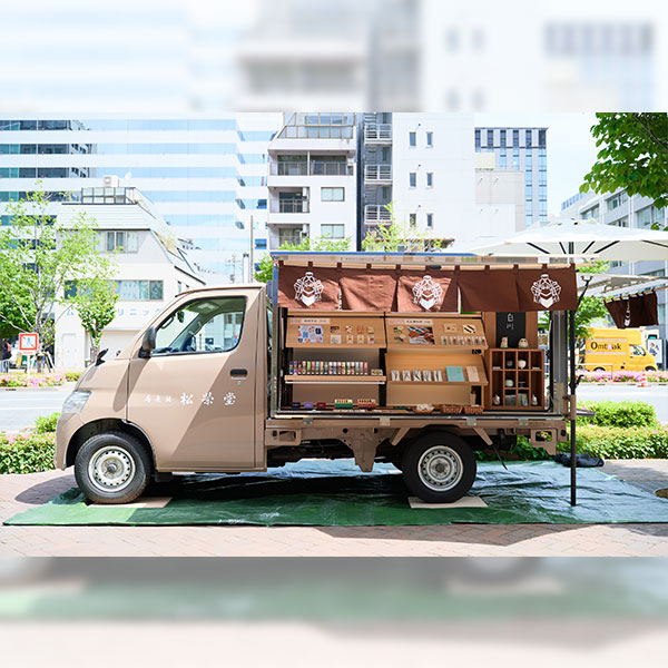 お香の移動販売車「Incense Station ことことワゴン」