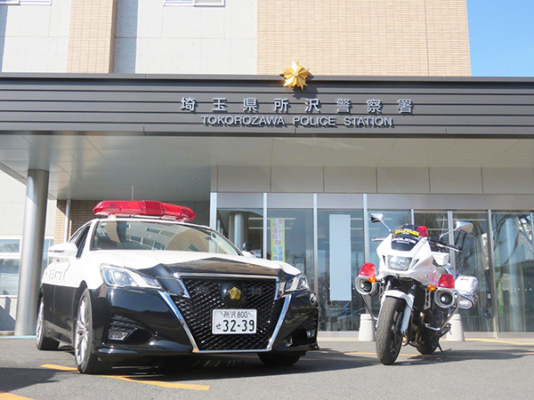 パトカーと白バイ