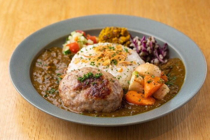 りんごと蜂蜜のバーモントカレー＋塩こうじハンバーグ