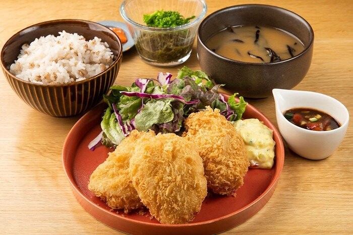 イスズミのメンチカツ定食