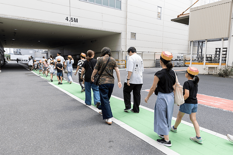 工場への移動