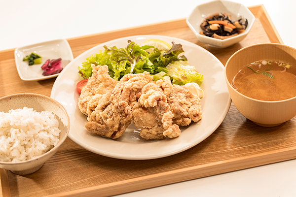 鶏の唐揚げ定食
