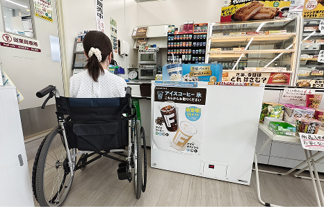 ファミリーマートの店内